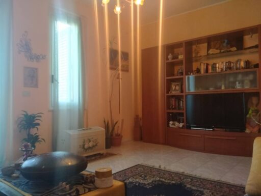 Ampio appartamento centrale già ammobiliato