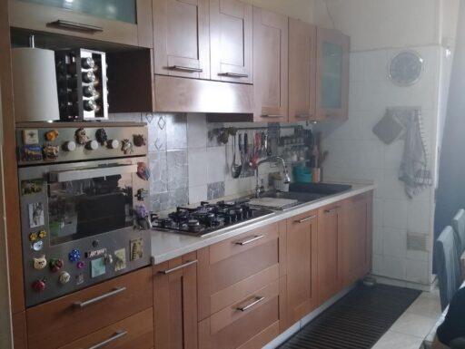 Ampio appartamento centrale già ammobiliato