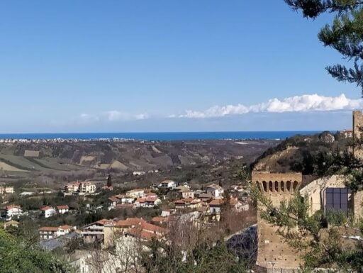 Ampio appartamento centrale già ammobiliato