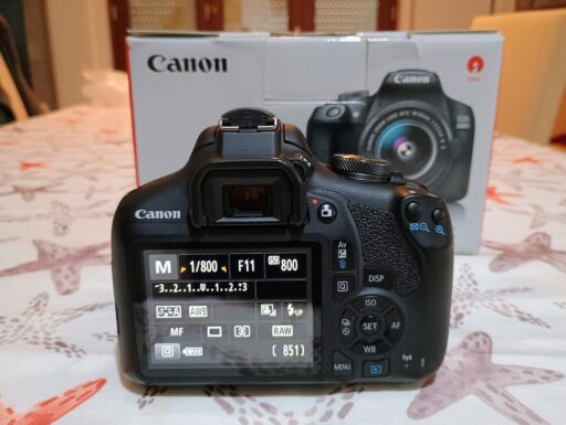 Canon eos 2000d