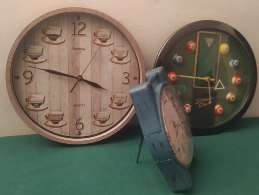 Orologi old school da tavolo e da parete