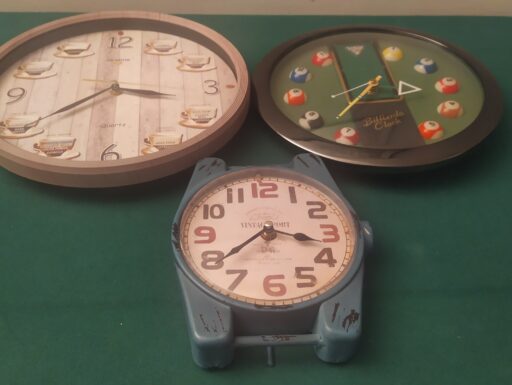 Orologi old school da tavolo e da parete