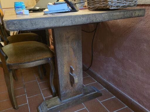 Tavolo legno massello marrone