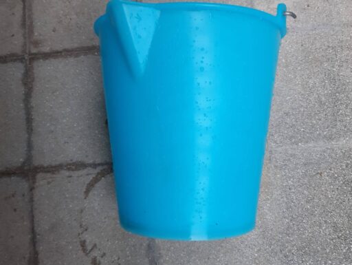 Una pattumiera e due secchi più due omaggi