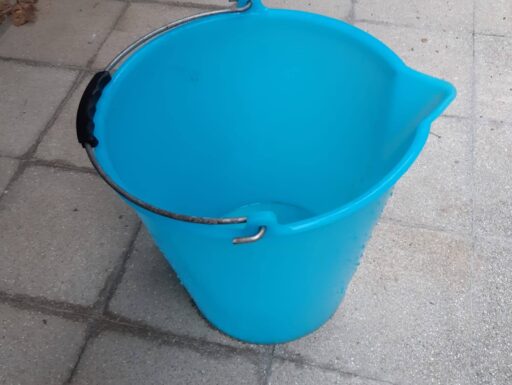 Una pattumiera e due secchi più due omaggi