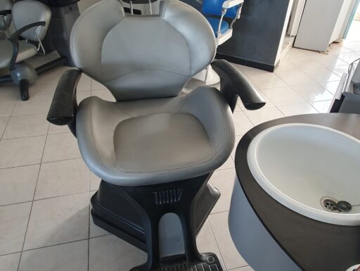 Arredamento completo per parrucchiere testanera