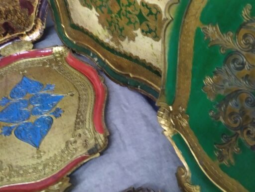 Vassoi fiorentini in legno con manici