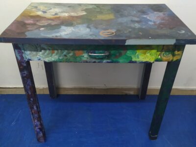 Tavolo fantasioso in legno anni 70