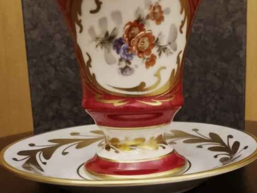 Un elegante servizio da the tè o caffè antico in porcellana