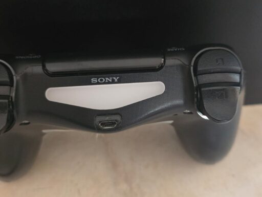 Playstation 4 pro 1 tetra byte