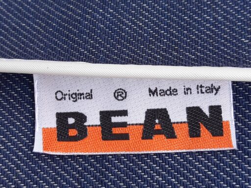 Leggero carrello portaspesa a due ruote.