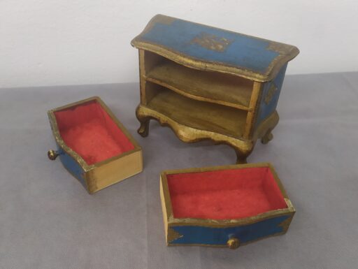 Oggetti toscani d'epoca lavorati e dipinti a mano