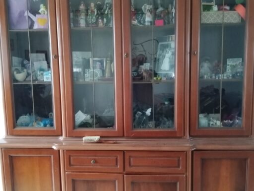 Mobile sala con vetrina