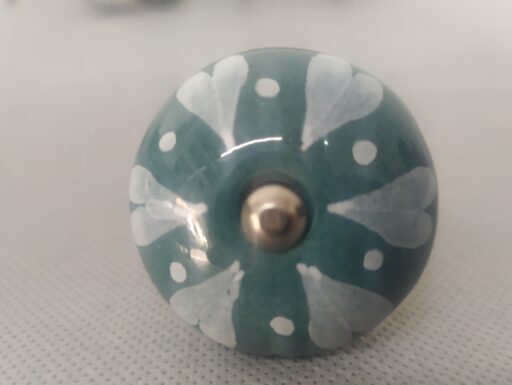 Pomelli e appendini decorati a mano