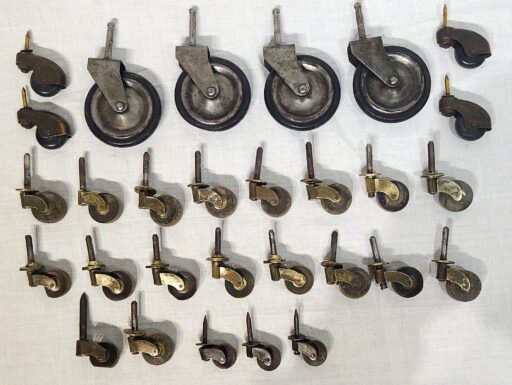 Lotto di 29 ruote antiche di epoche e misure diverse