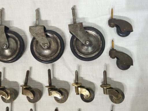 Lotto di 29 ruote antiche di epoche e misure diverse