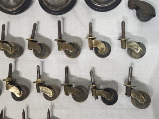 Lotto di 29 ruote antiche di epoche e misure diverse