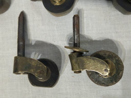 Lotto di 29 ruote antiche di epoche e misure diverse