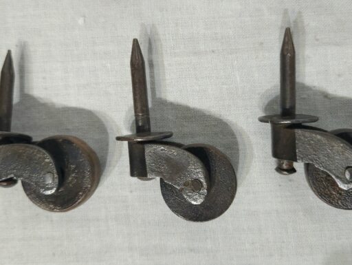 Lotto di 29 ruote antiche di epoche e misure diverse