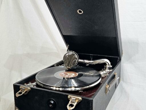 Grammofono a valigetta "paquet", funzionante con puntine