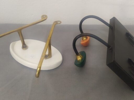 Pomelli e appendini decorati a mano