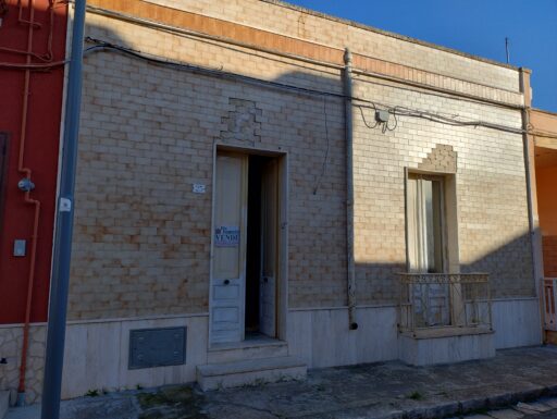 Casa in salice sal. via cap. innocente 25