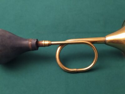 Tromba a mano d'epoca ottone con soffietto