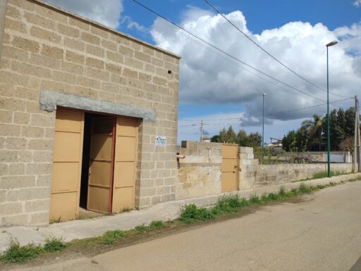 Garage + suolo ed. mq.600 in galugnano (le)