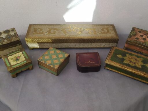 Scatole legno intagliate e dipinte a mano