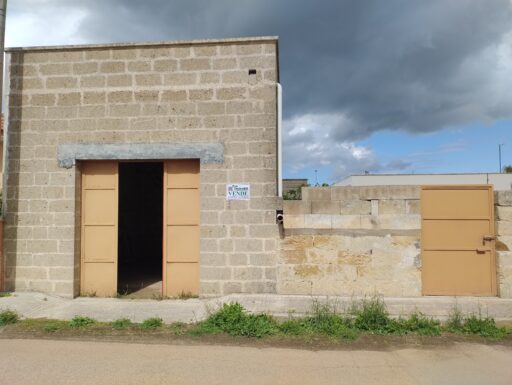 Garage + suolo ed. mq.600 in galugnano (le)