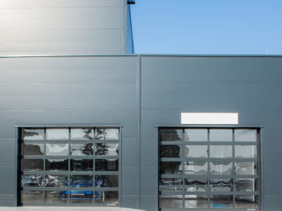 Portone sezionale industriale makropro alu 2.0