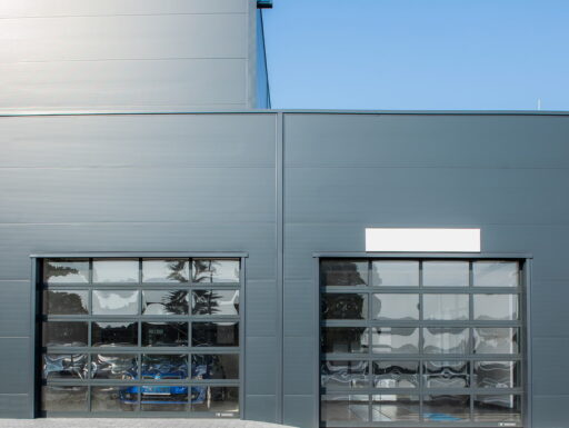 Portone sezionale industriale makropro alu 2.0