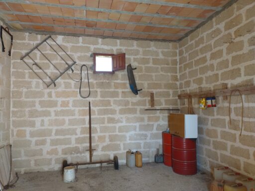 Garage + suolo ed. mq.600 in galugnano (le)