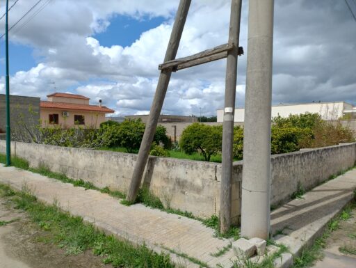 Garage + suolo ed. mq.600 in galugnano (le)