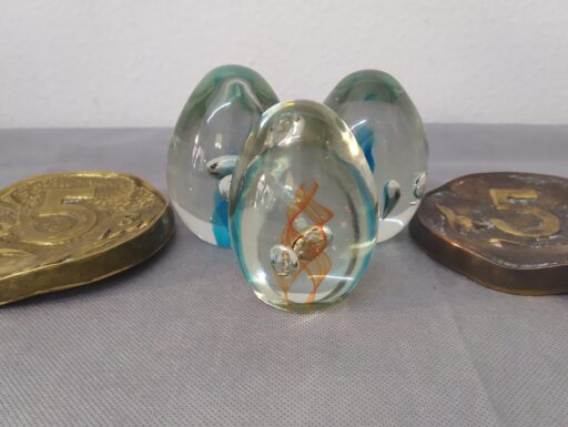 Fermacarte d'epoca ottone e plaxiglass