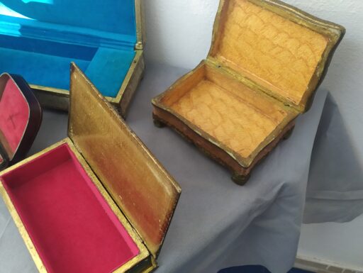 Scatole legno intagliate e dipinte a mano