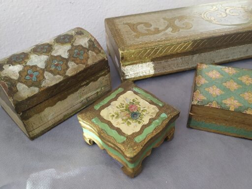 Scatole legno intagliate e dipinte a mano