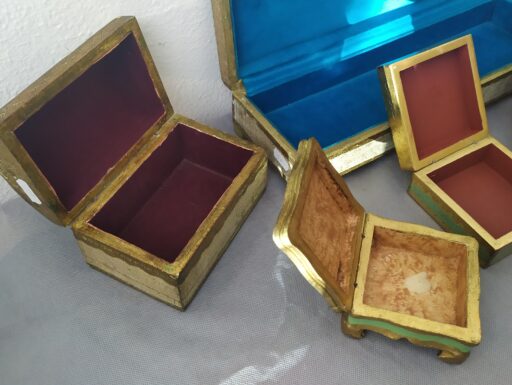 Scatole legno intagliate e dipinte a mano