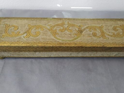 Scatole legno intagliate e dipinte a mano