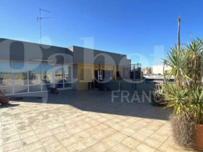 Attico/appartamento con ampio terrazzo e balconi