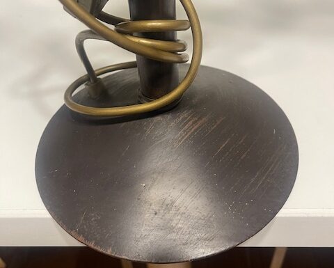 Lampada con struttura in bronzo