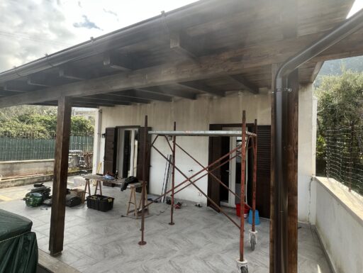 Montaggio tettoie e arredamento