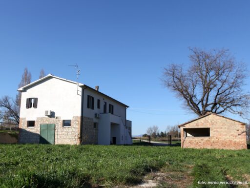 Casale con terreno spoleto vicinanze