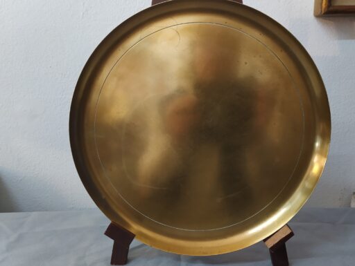 Vassoi in ottone d'epoca rotondi e quadrato