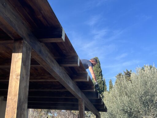 Montaggio tettoie e arredamento