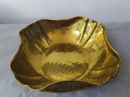 Vassoi in ottone d'epoca rotondi e quadrato