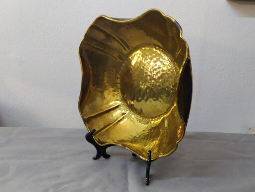 Vassoi in ottone d'epoca rotondi e quadrato