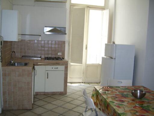 Fittasi ampia stanza doppia, o doppia uso singolo