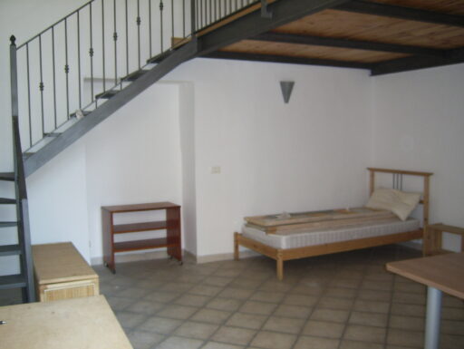 Fittasi ampia stanza doppia, o doppia uso singolo