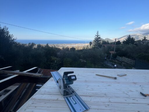 Montaggio tettoie e arredamento